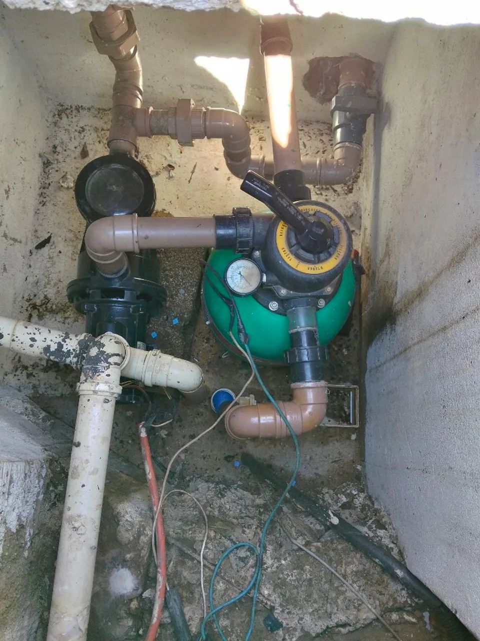 Técnico de piscinas e casa de máquinas eletrica e hidráulica 