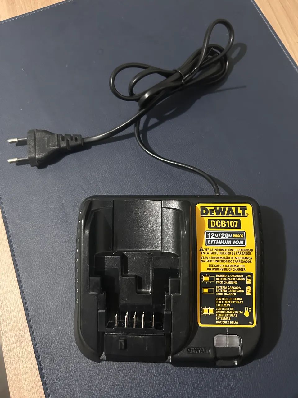 CARREGADOR DE BATERIA DEWALT 