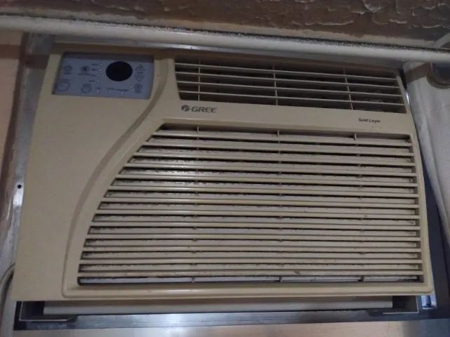 Ar condicionado de janela, marca Gree, linha Gold Layer funcionando