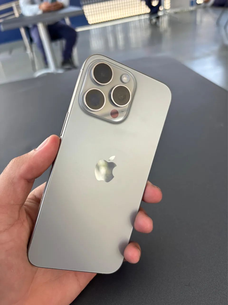 iPhone 15 pro max 256 GB, ( obs: marca na tela é da película