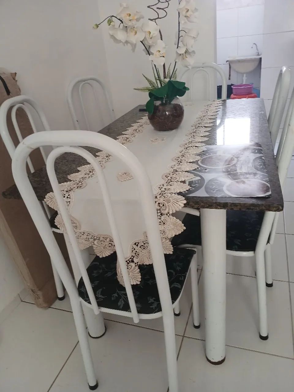 Mesa em mármore 6 cadeiras 