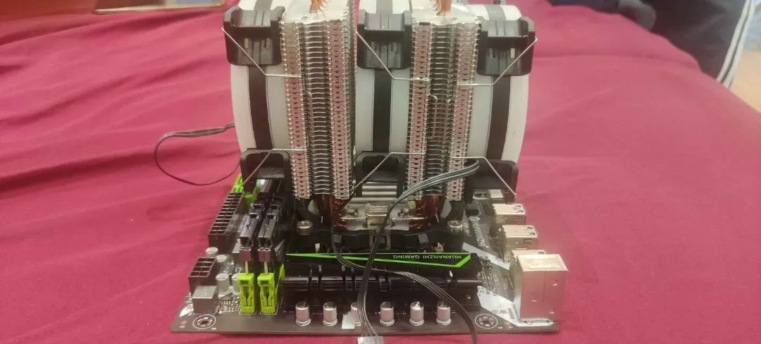 Kit Xeon E5 2640 V3 X99 DDR4 2x8GB 2666MHz Com Cooler Excelente