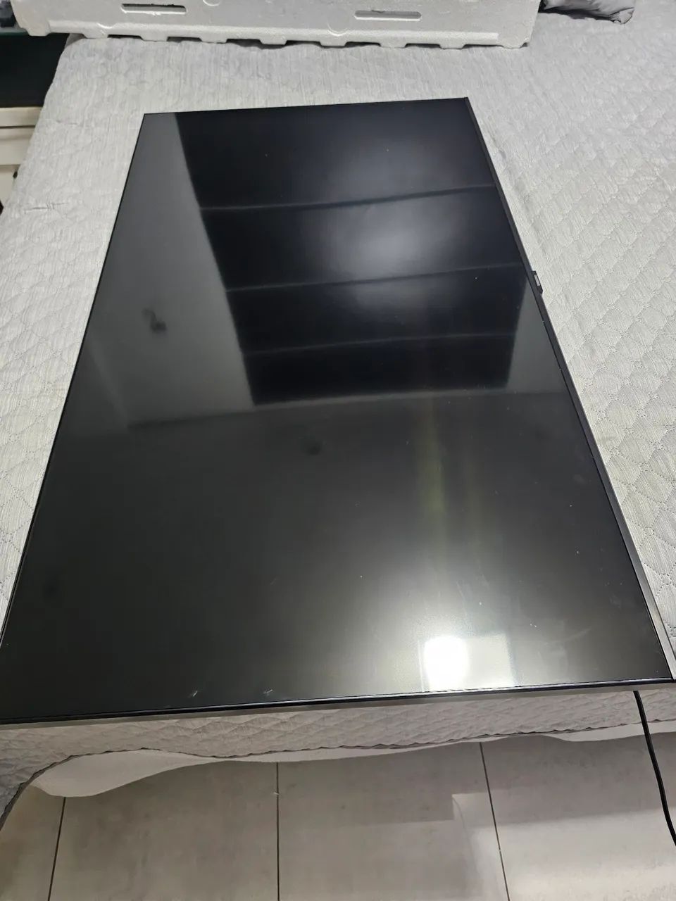 TV Samsung 50 polegadas UN50TU8000G com defeito