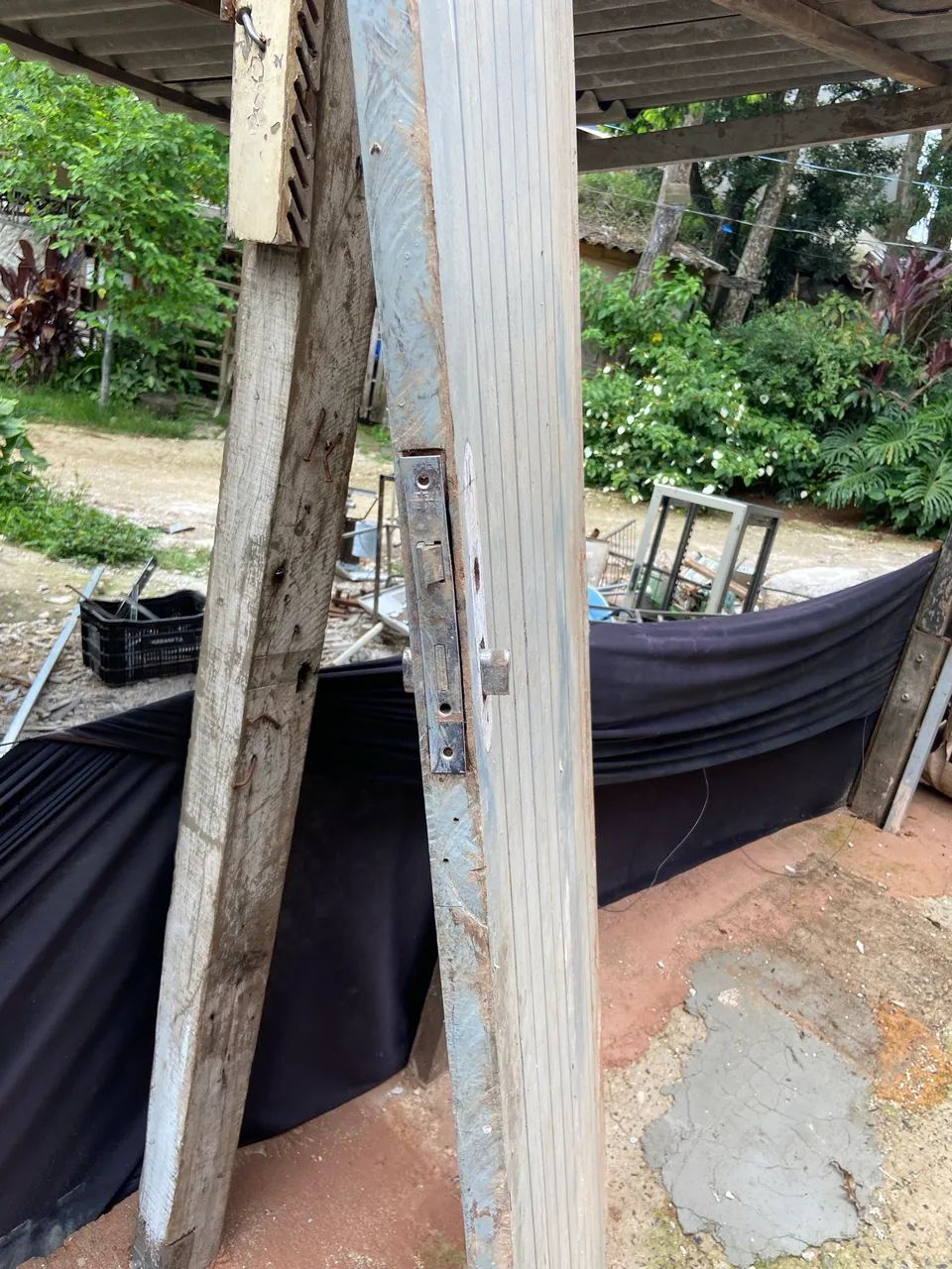 Vendo Porta Madeira Demolição Só lixar e pintar  - Foto 3