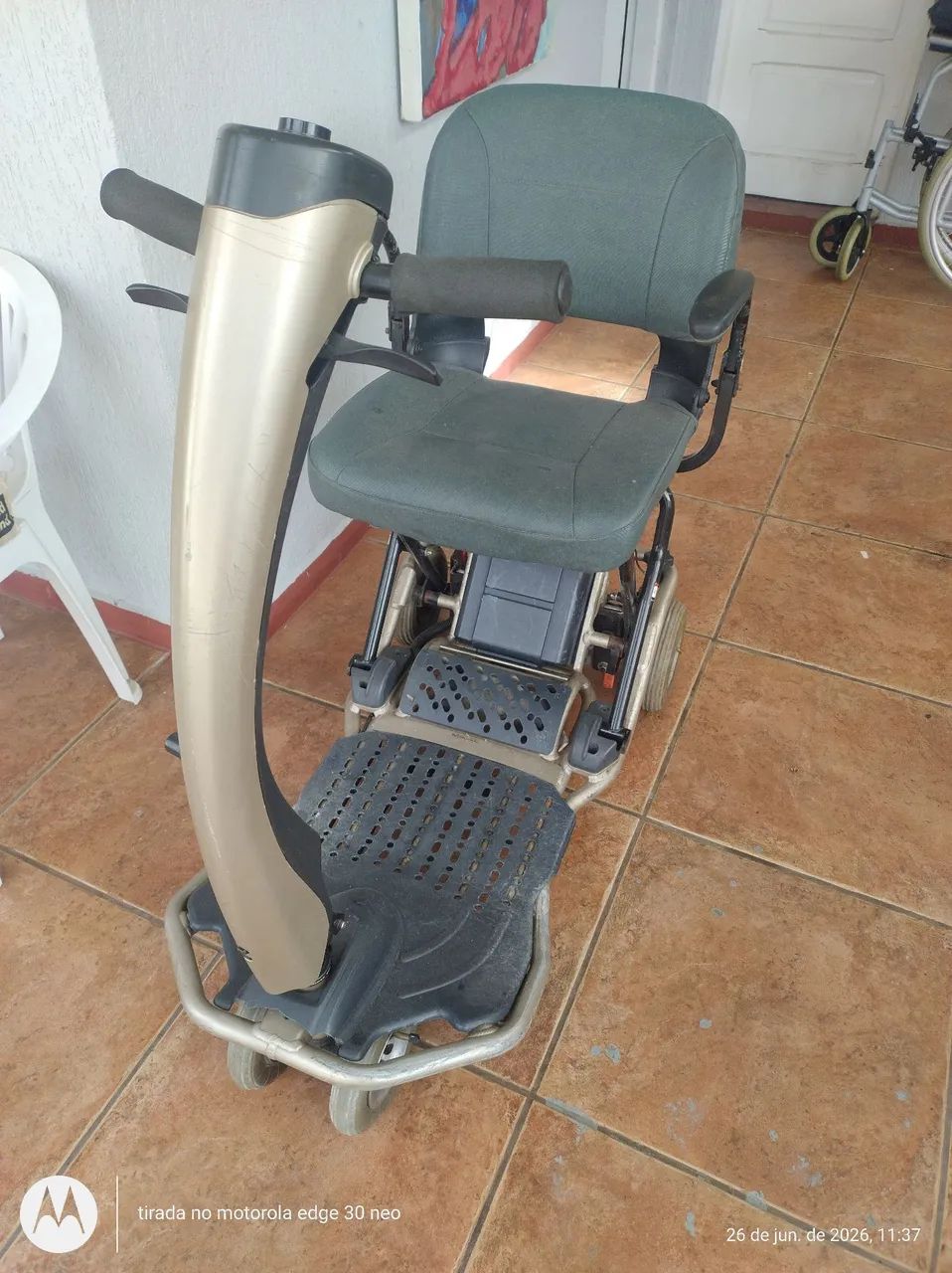 Cadeira de rodas motorizada 