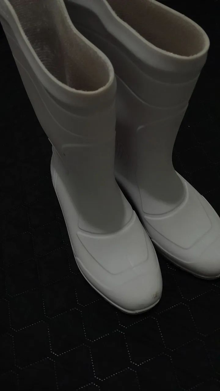 Bota de açougueiro usada