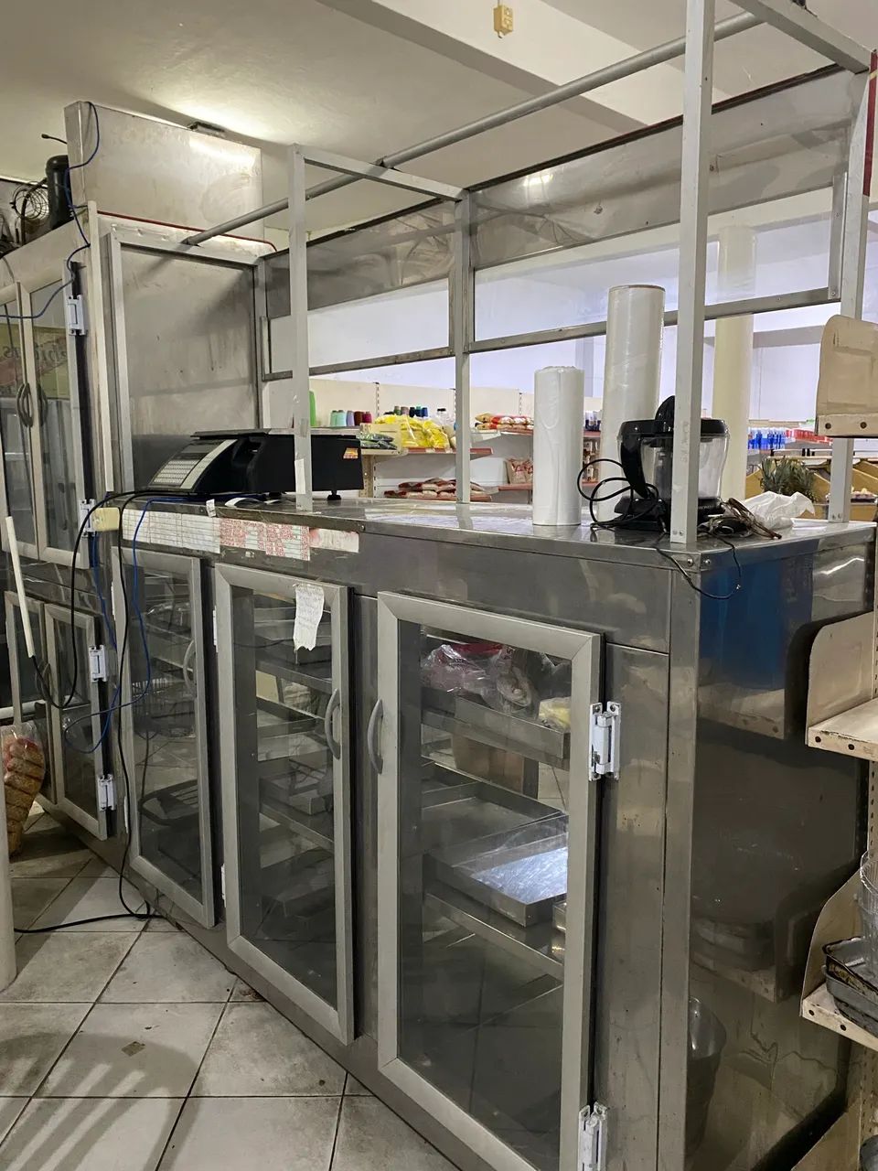 Balcão Expositor Refrigerado para Carnes com Gancheira - 3,30 m - Foto 4