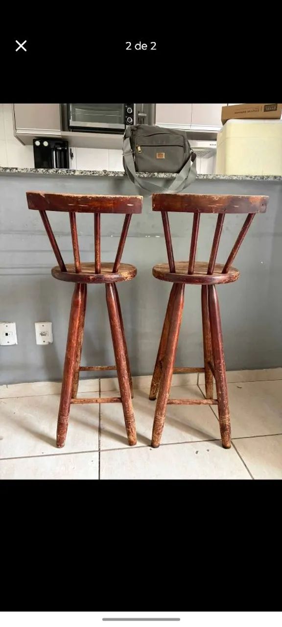 Banqueta alta com encosto 