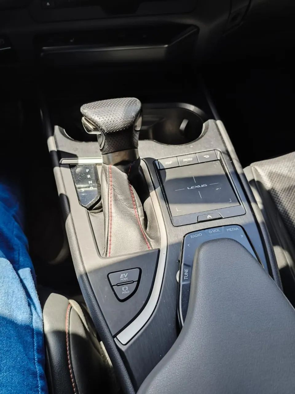 Lexus UX-250h F-sport 2.0 16V Aut.(hybrid), foto 5 de 12