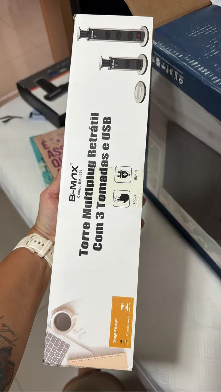 Torre Multiplug Retrátil Com 3 Tomadas e USB - Foto 5