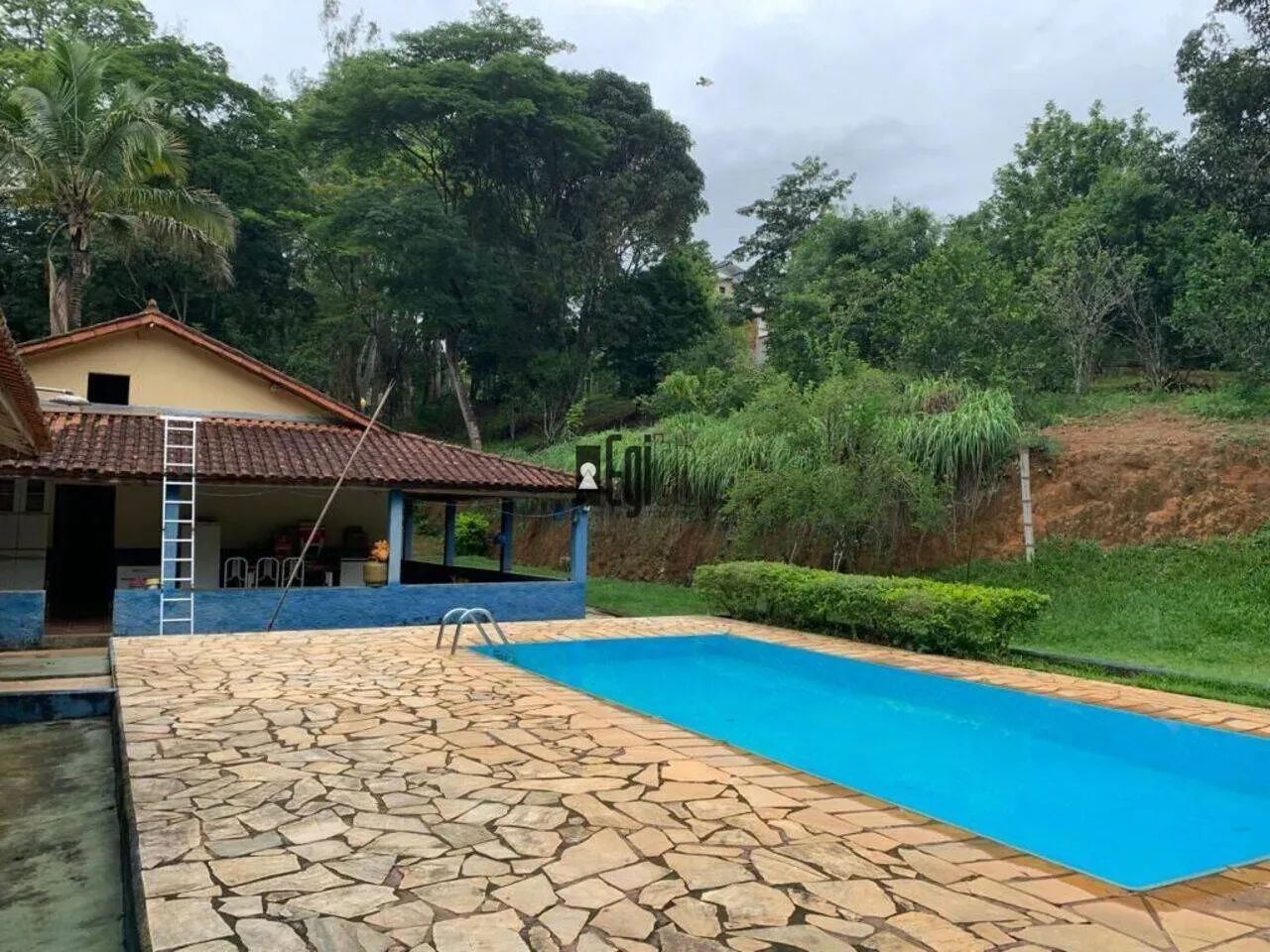 Fazenda/Sítio/Chácara para venda possui 8500 metros quadrados com 4 quartos