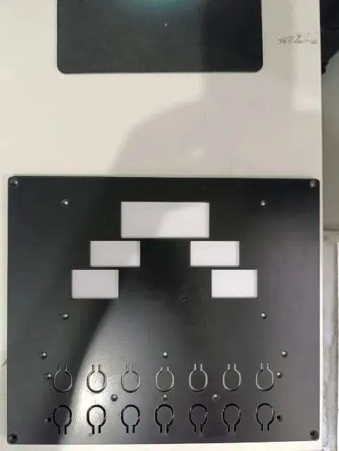 SUPORTE DE PLACA ESTEIRA MIRAGE PLUS PLANA