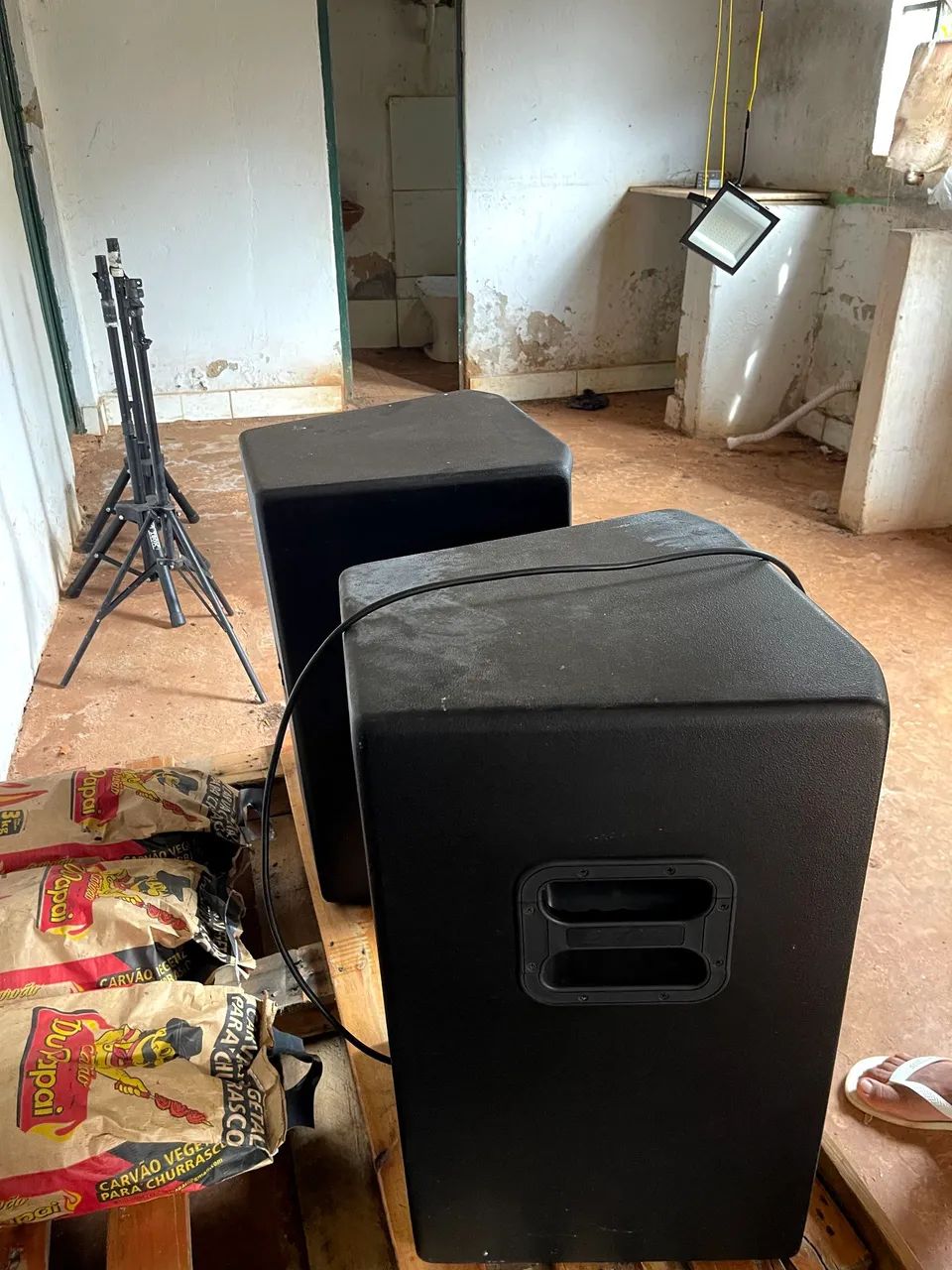 Caixa de Som Ativa Datrel AT15-300 com falante de 15 polegadas e 300W RMS de potência. - Foto 4