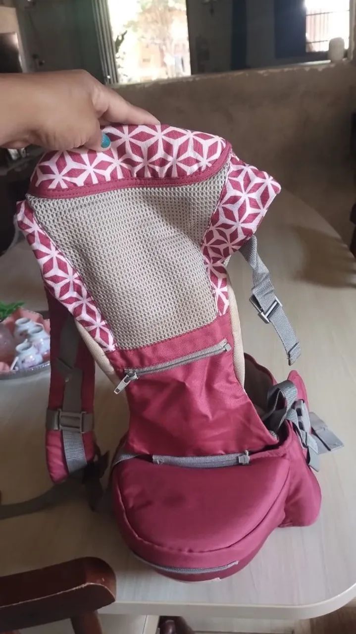 Vendo 1 bebê vc conforto e 1 canguru  - Foto 3
