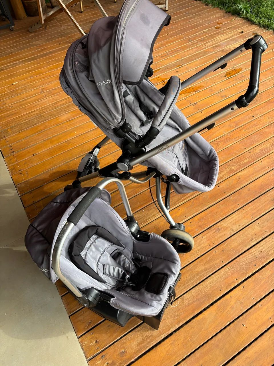 Vende - se carrinho de bebê ( 3 em 1)  - Foto 2