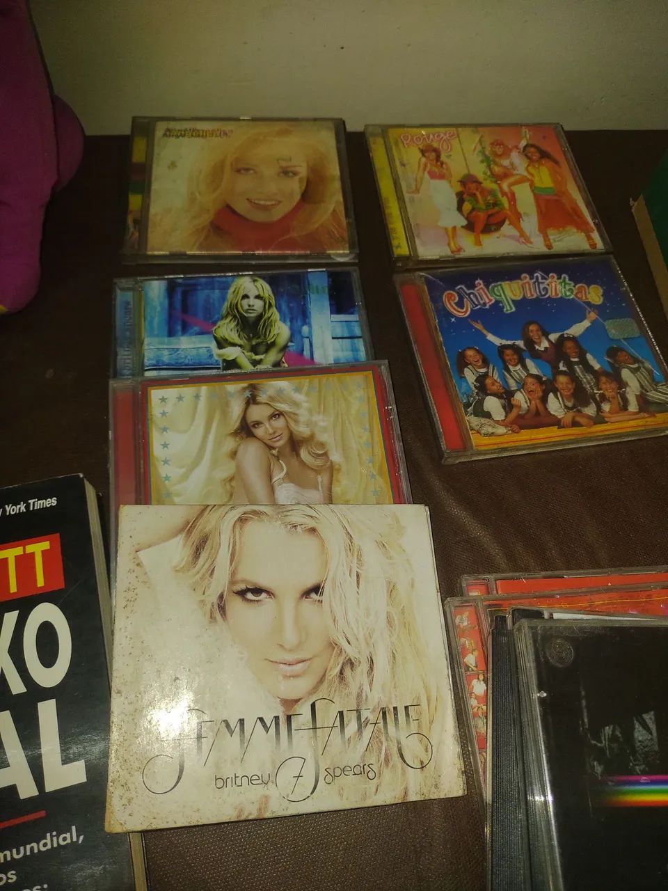 Cds da Britney Spears, original, varios, bom estado. E outros.