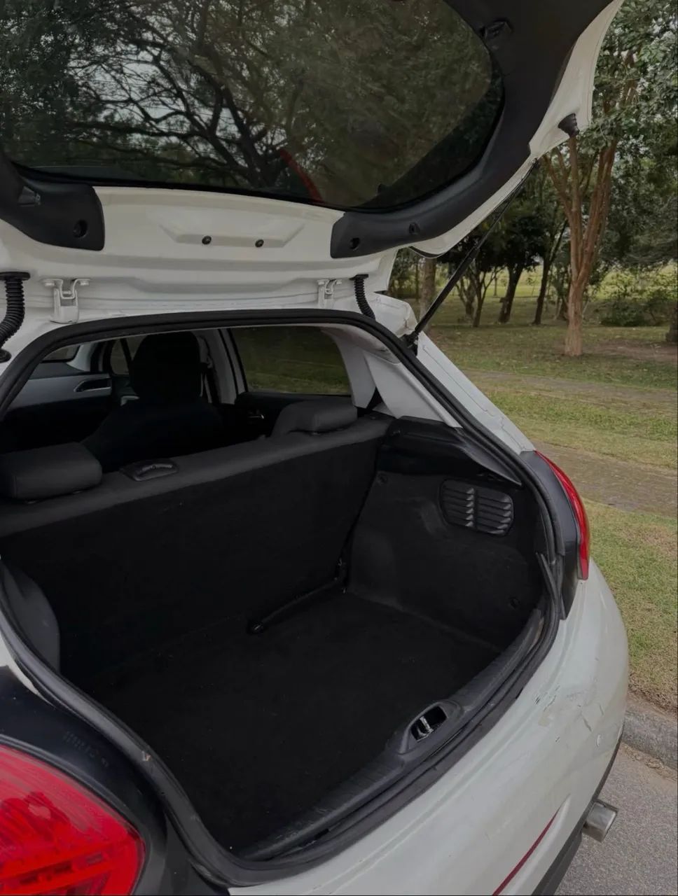 Peugeot 208 Active/active Pack 1.5 Flex 8V 5P 2014 - Foto 3