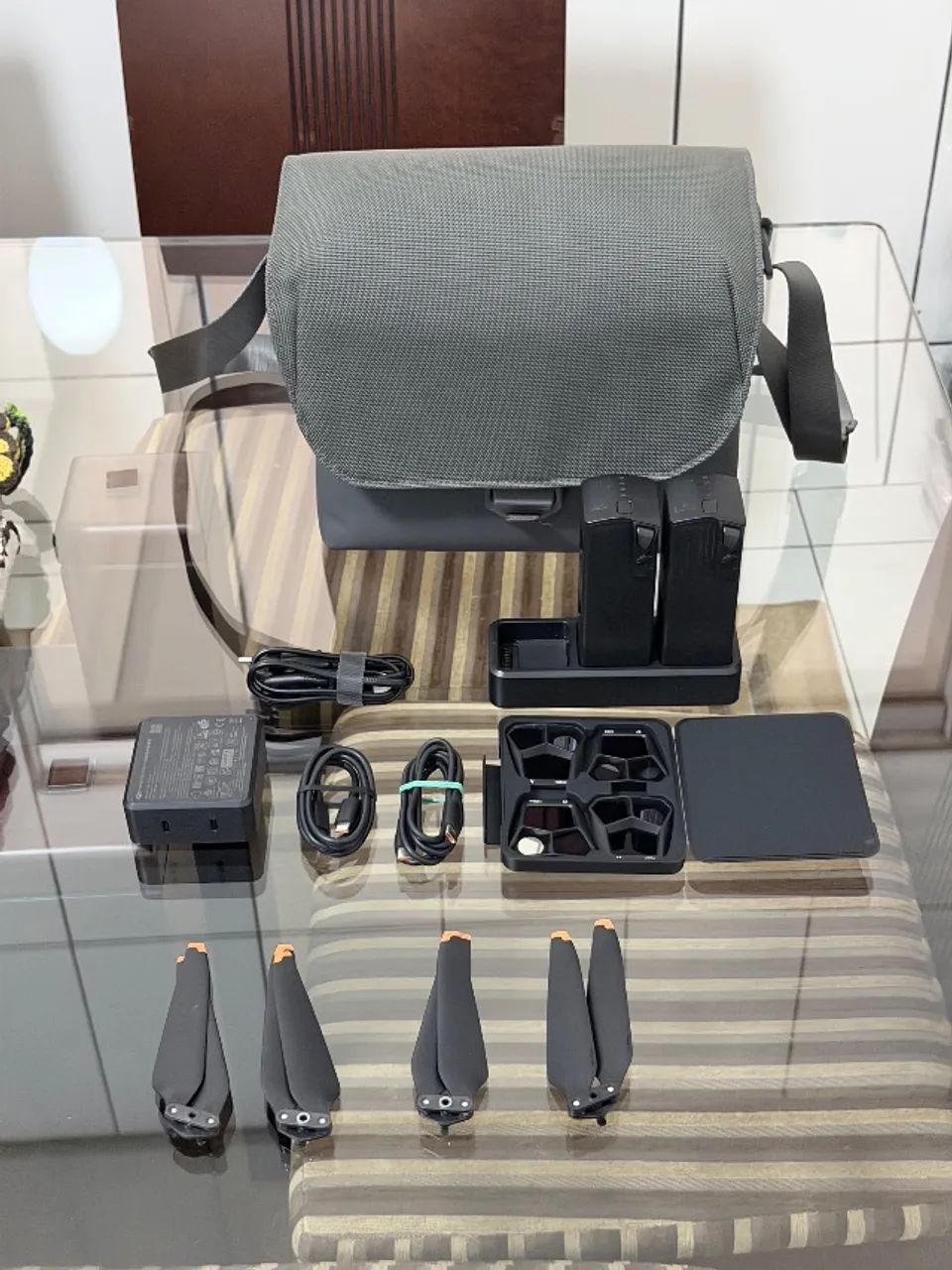 KIT FLY MORE DJI MAVIC 3 PRO - 2 BATERIAS + HUB CARREGADOR 