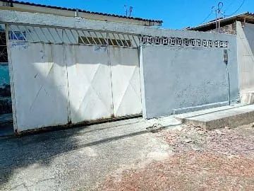 Alugo casa