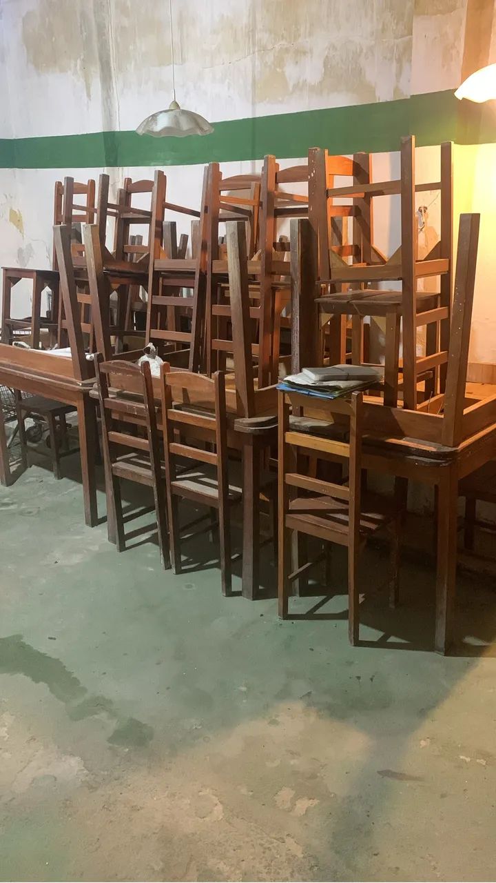 Mesas e cadeiras