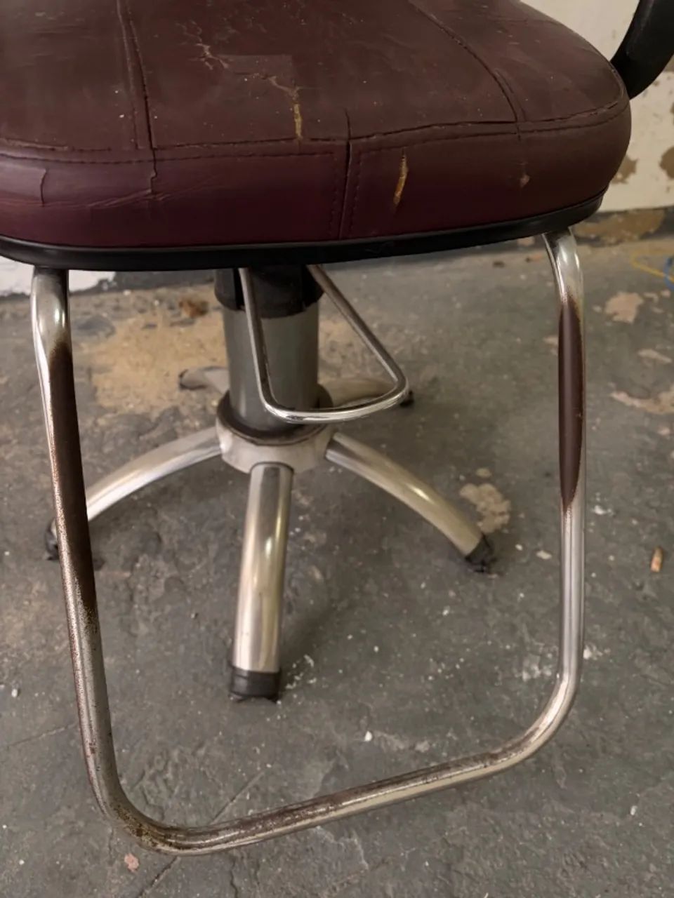 Vendo Cadeira Hidráulica Profissional para Salão - Funcionando - Foto 2
