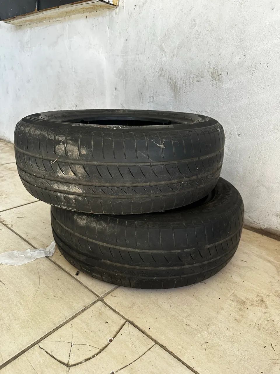 2 pneu aro 15  $120