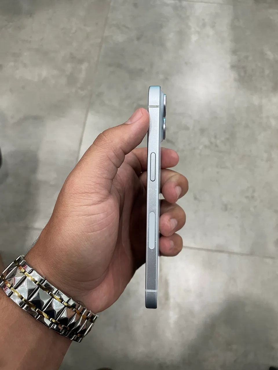 iPhone 15 86% - Foto 4