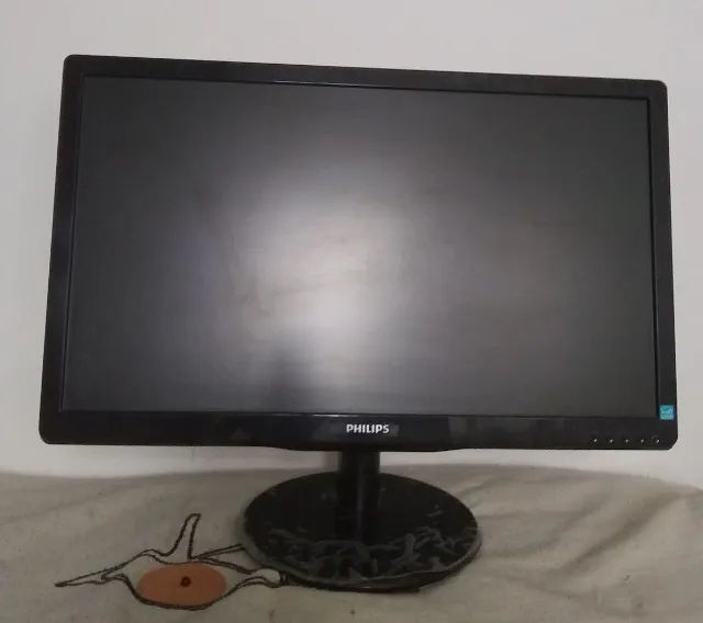 Monitor 24 polegadas Phillips - Com pequeno defeito (Desliga sozinho)