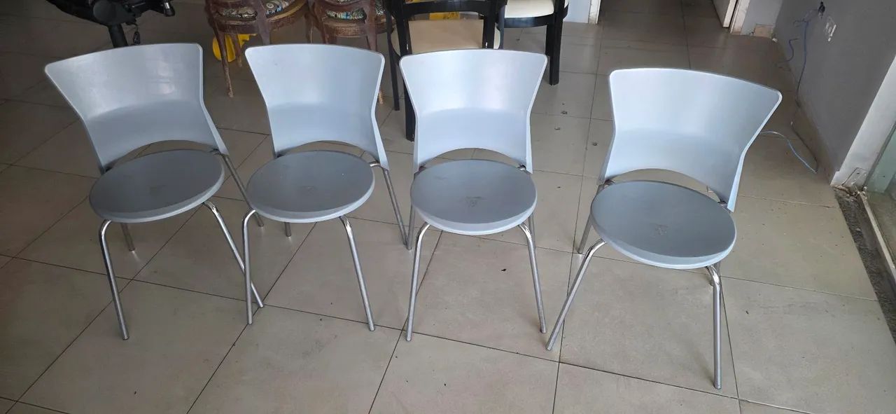 4 cadeiras cinzas usadas 100 reais cada *RETIRADA