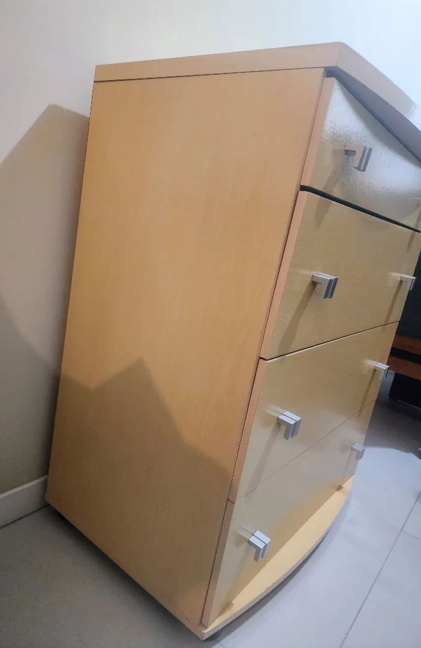 Cômoda Bege com 4 Gavetas - Bom Espaço para Organização - Foto 4
