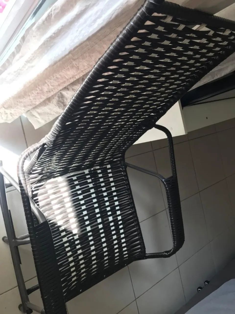 CADEIRA DE BALANÇO PRETO E BRANCO - Foto 3