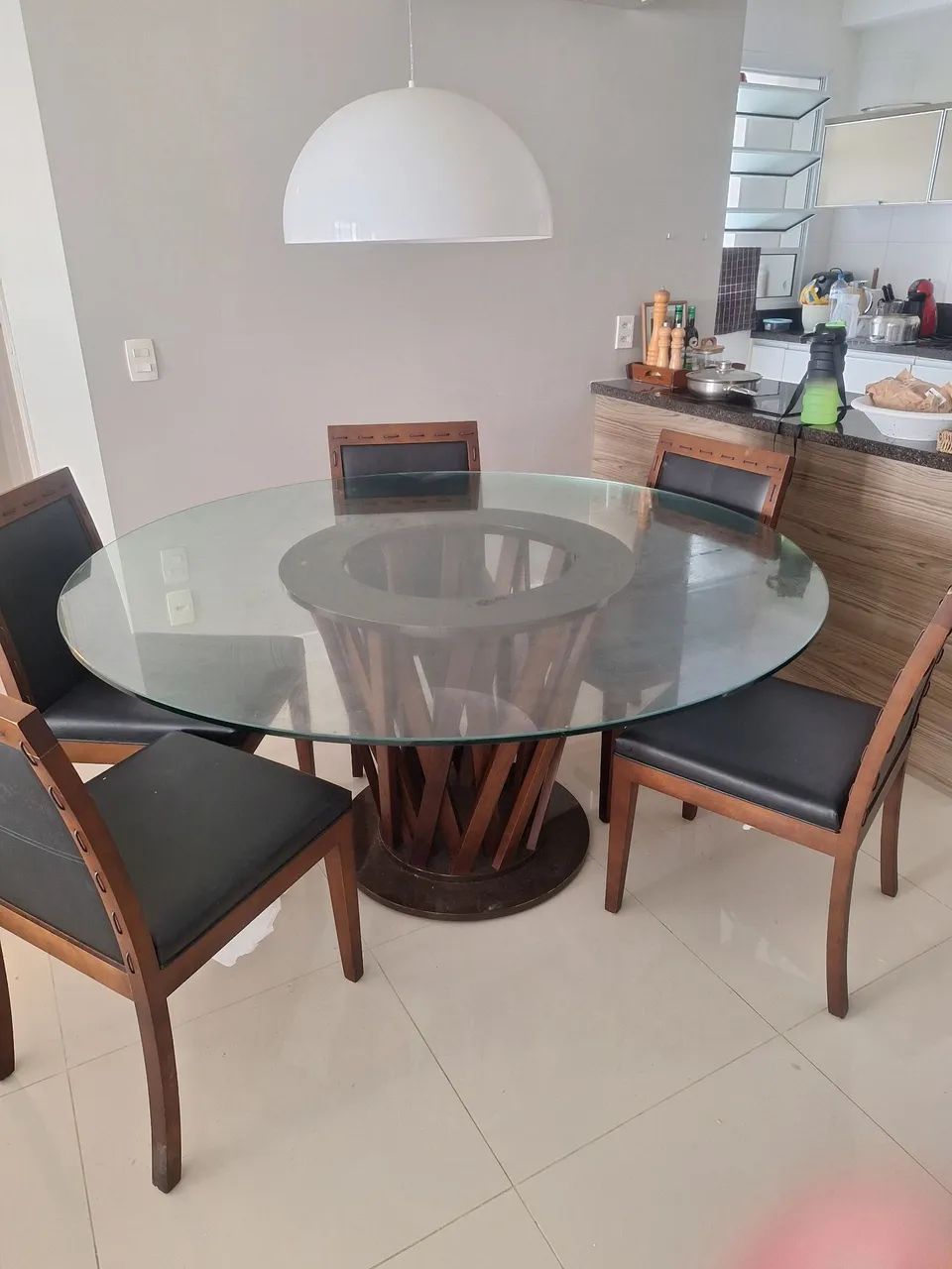 Mesa e cadeiras 