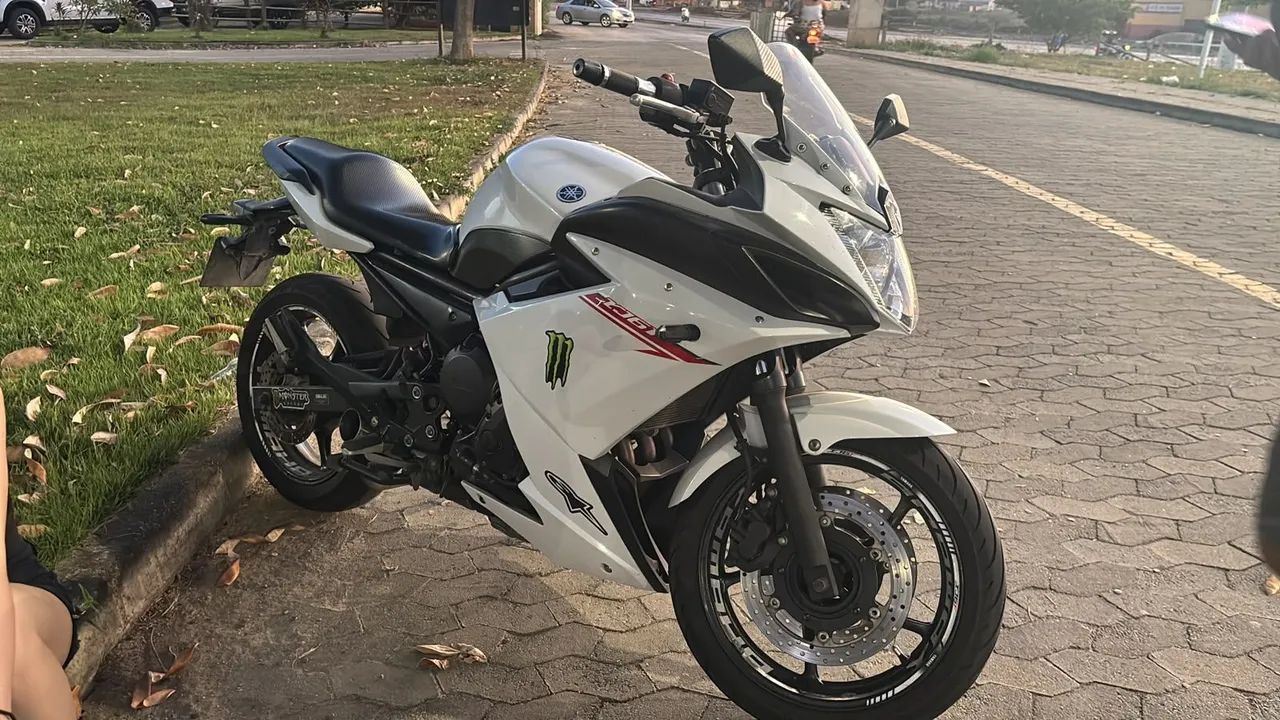 XJ6F 2012