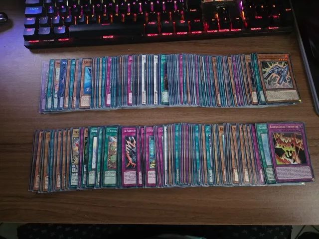 200 CARTAS DE YUGIÔH