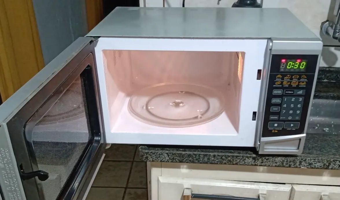 Microondas Continental  24 litros 110v