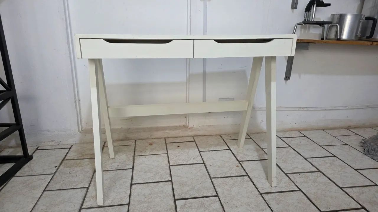Mesinha com gavetas - Foto 2