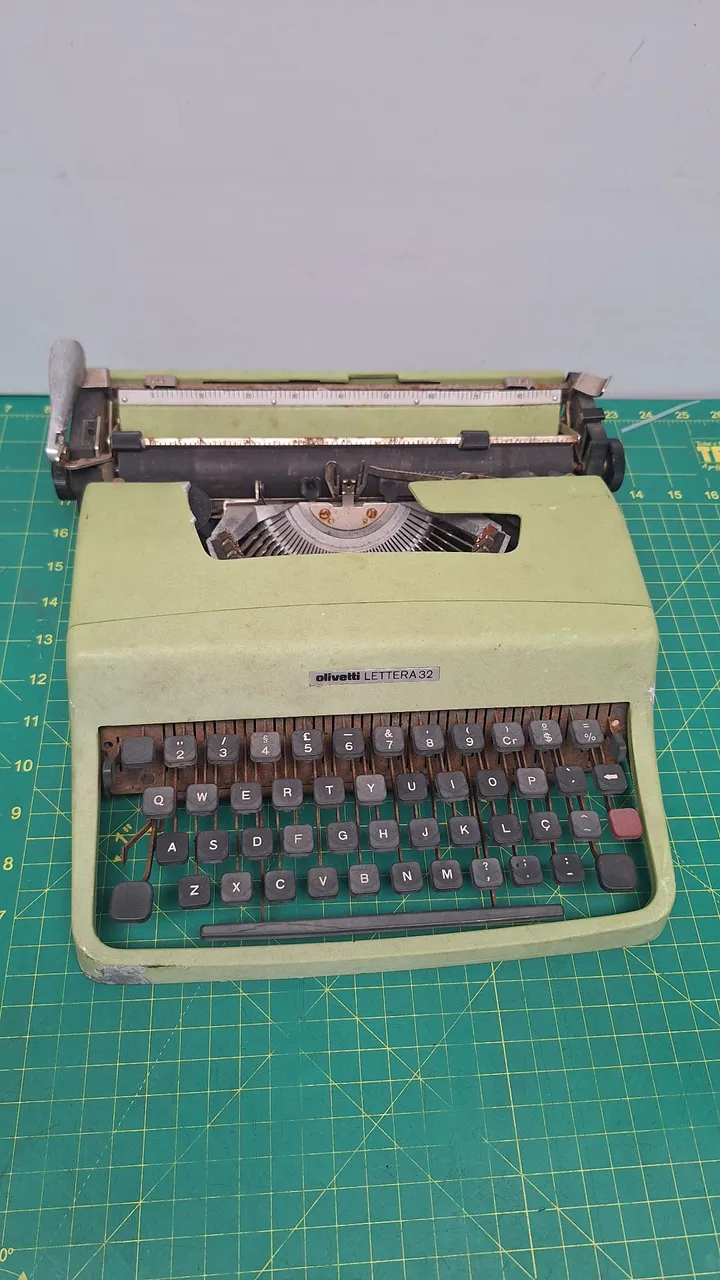 Máquina de Escrever Olivetti ET Personal 510 II Vintage Retrô