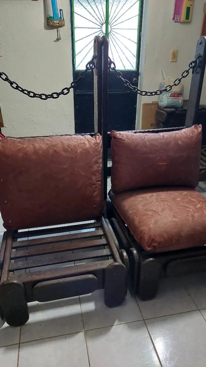 CONJ POLTRONAS EM MADEIRA MACIÇA 