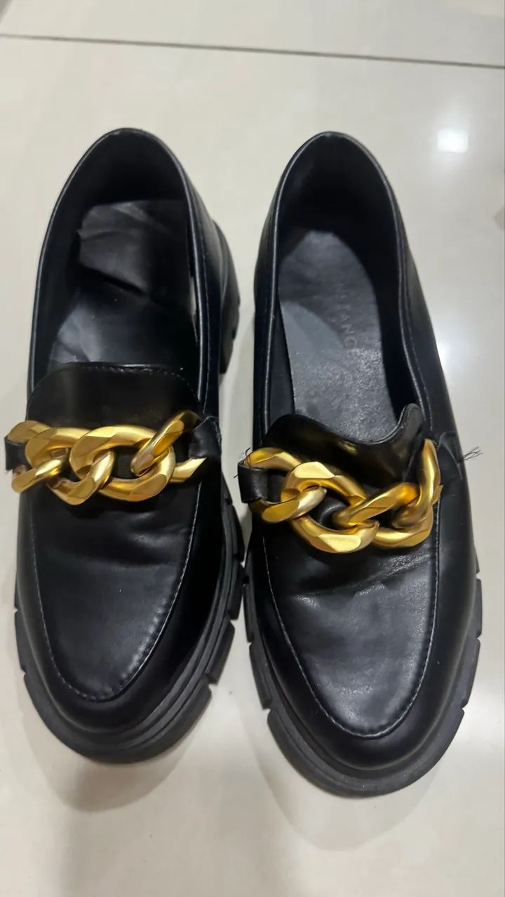 mocassim feminino PRETO COM FIVELA dourado da marca Constance - Foto 4