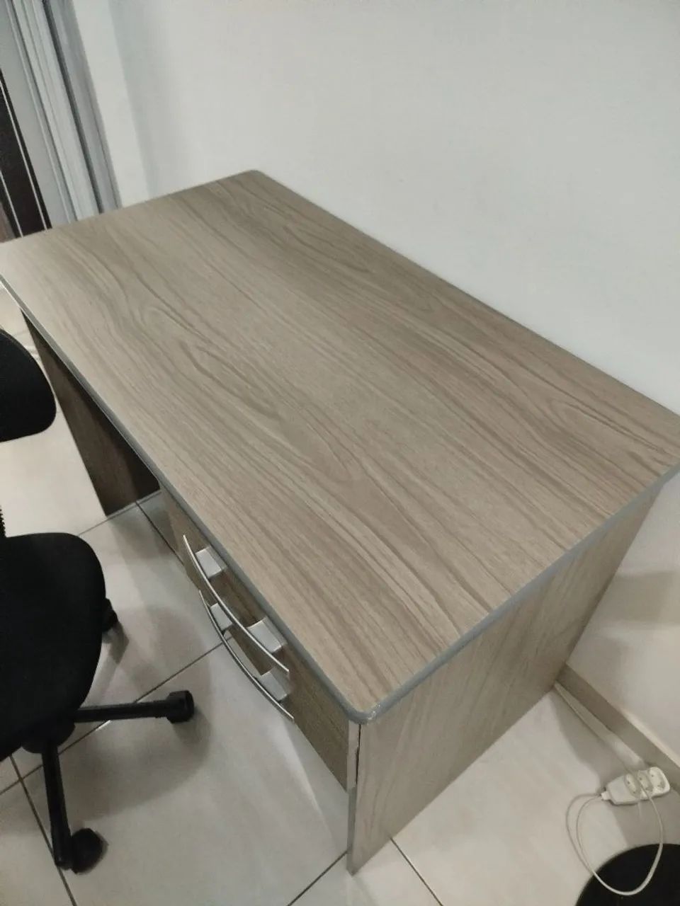 Mesa de escritório com cadeira  - Foto 3