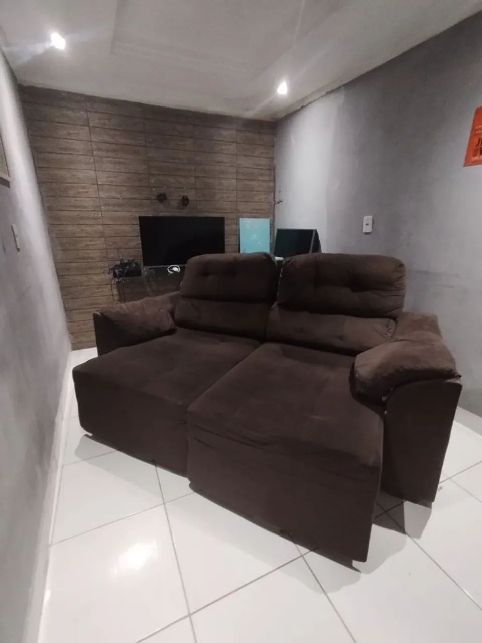 SOFÁ RETRÁTIL - COR MARROM TEXTURIZADO
