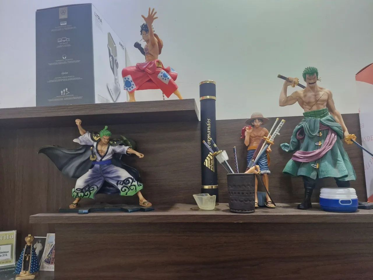 100,00 cada  Luffy Zoro Action Figure (preço *Unidade)