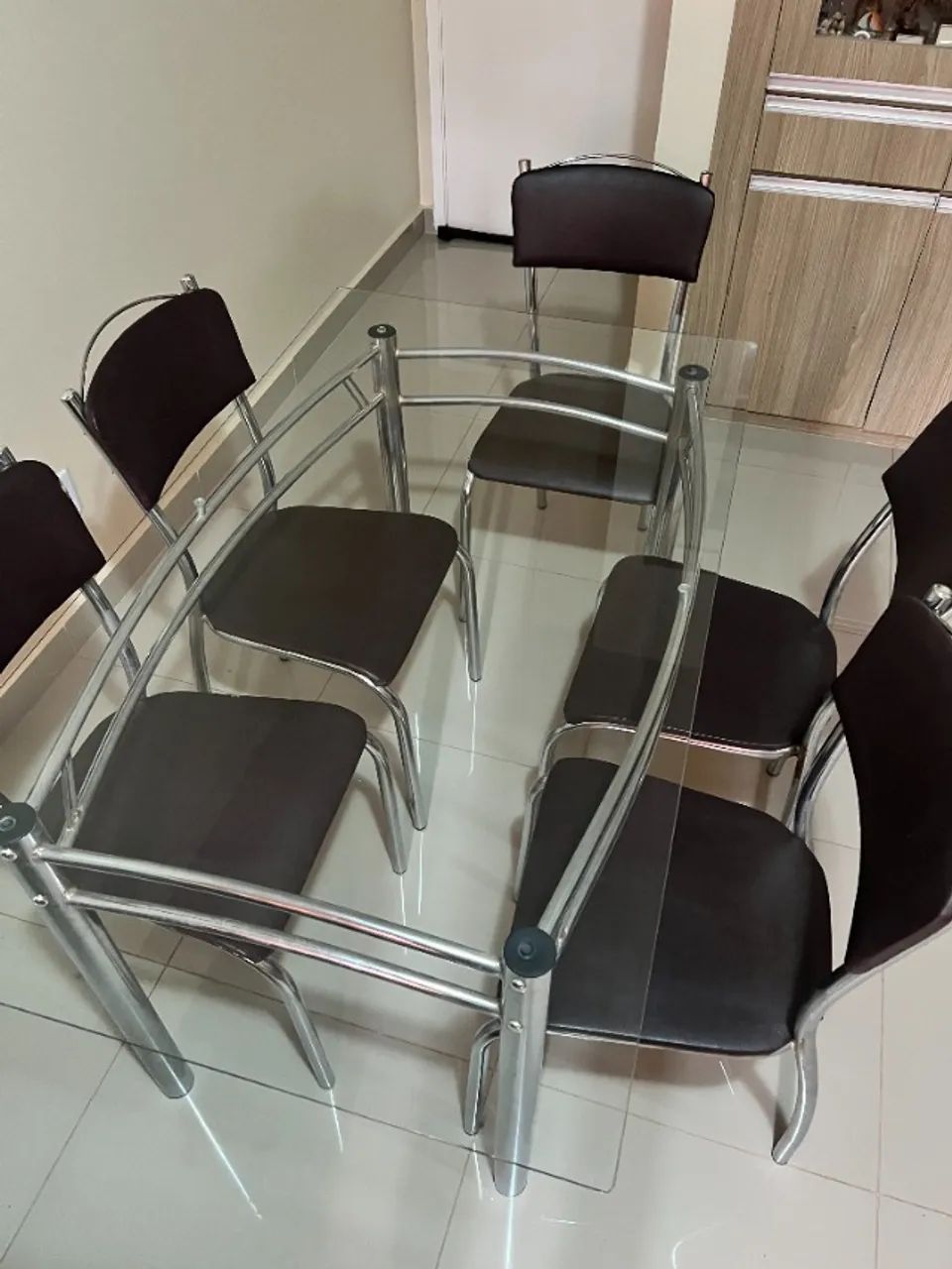 Mesa de jantar/cozinha com cadeiras