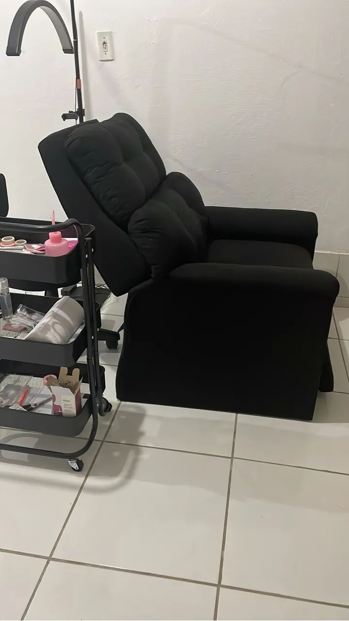 Poltrona reclinável , ideal para quem trabalha com cílios  - Foto 2