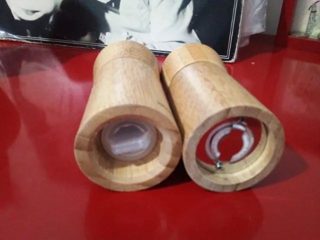 Conjunto moedor de pimenta e saleiro de bambu - Foto 3