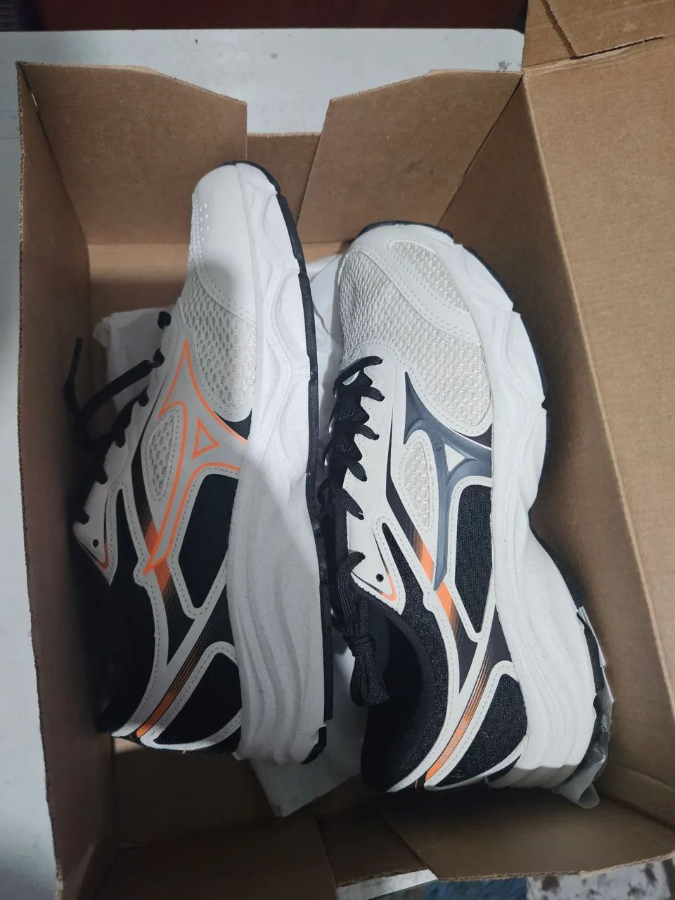 Vendo tenis novo e original Mizuno Hawk 5