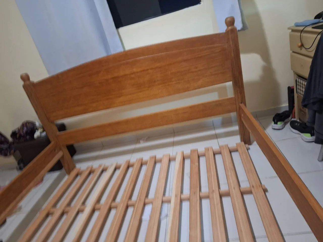 Cama de madeira