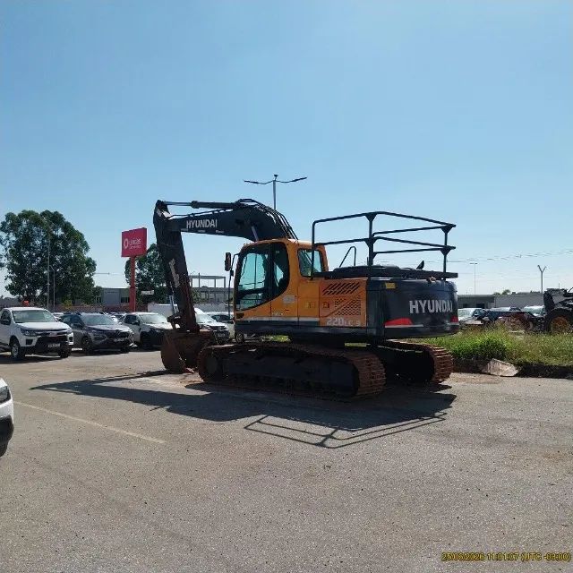 Escavadeira Hyundai R220LC 22T ano 2023  - Foto 2