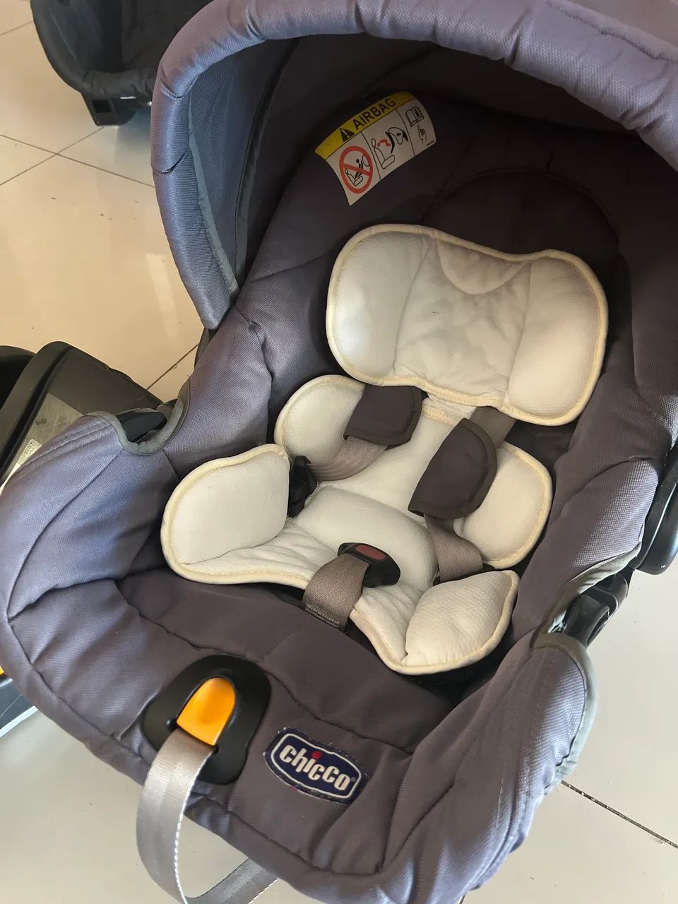 Bebê conforto da chicco com base para carro  - Foto 5