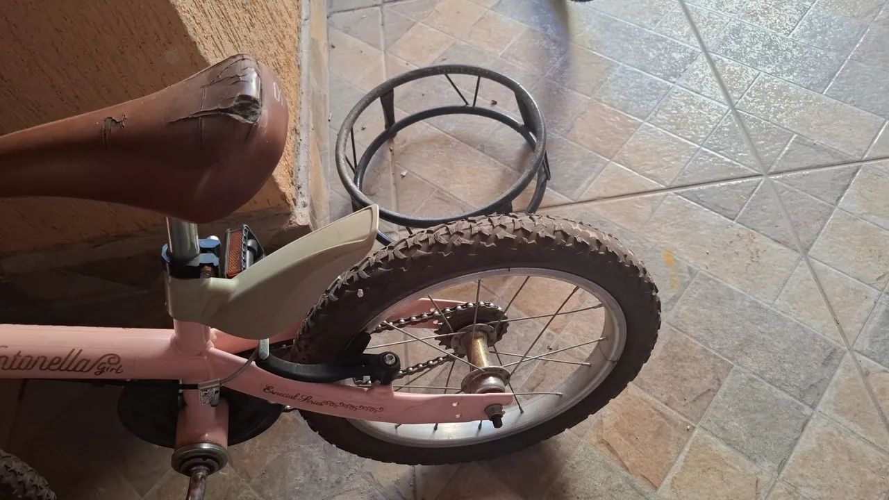 Bicicleta infantil feminina em ótimo estado  - Foto 4